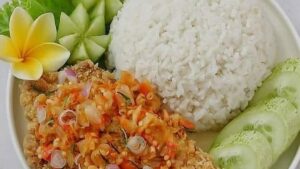 056926200_1726025335-Sepiring_ayam_geprek_sambal_matah.__Liputan6.comIGluis_widarto_.jpg