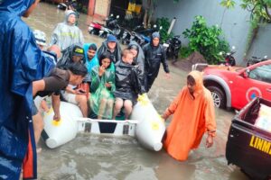 banjir-terjang-dua-wilayah-di-bali-1-wna-meninggal-eeu.jpg