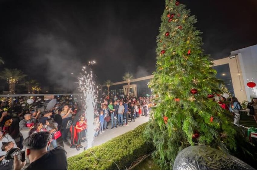 begini-perayaan-natal-di-arab-saudi-ada-pohon-natal-di-rumah-dan-kampus-wpo.jpg