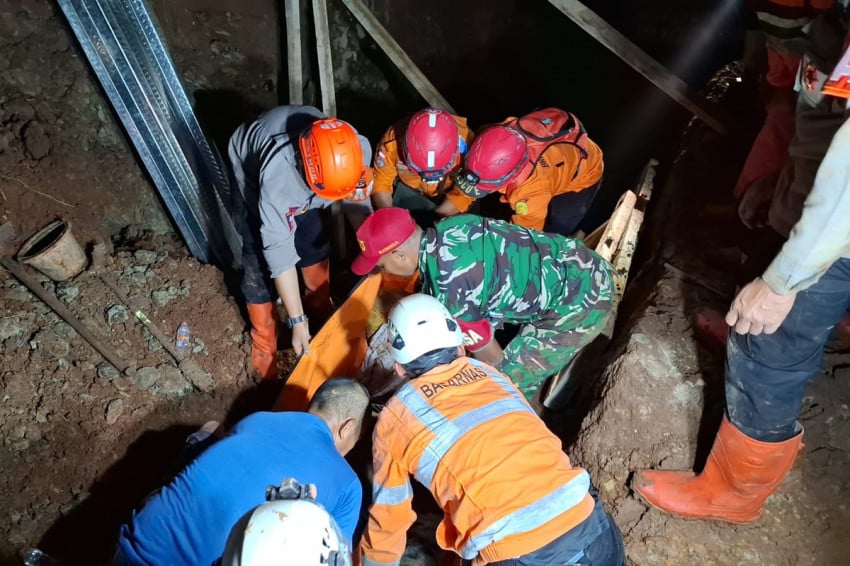 4-orang-tewas-tertimbun-tebing-longsor-di-jatinangor-sumedang-grn.jpg