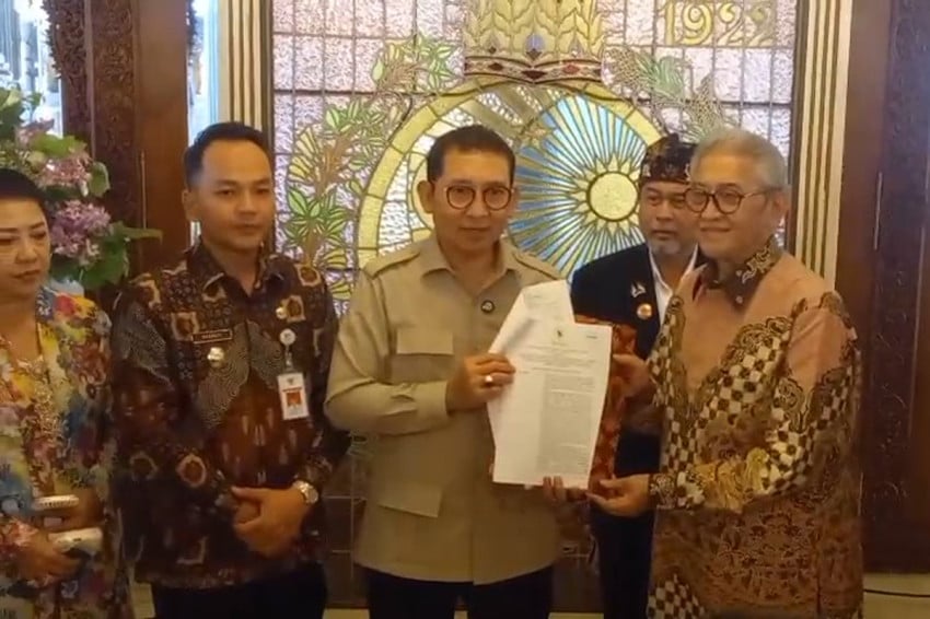 diwarnai-protes-kubu-raja-pb-xiv-purbaya-fadli-zon-buka-suara-soal-sk-penunjukan-tedjowulan-zqn.jpg