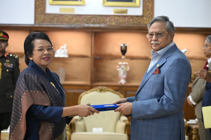 dubes-lbbp-ri-listyowati-serahkan-surat-kepercayaan-kepada-presiden-bangladesh-kae.jpg