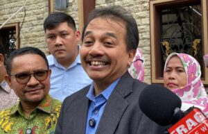 roy-suryo-ungkap-ada-2-aparat-di-pertemuan-eggi-sudjanadamai-hari-lubis-dengan-jokowi-ymm.jpg