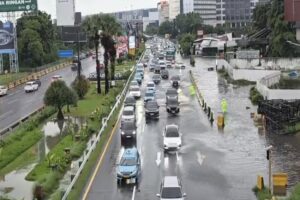 tol-sedyatmo-masih-banjir-pengendara-diimbau-lewat-jalur-alternatif-menuju-bandara-soetta-apl.jpg