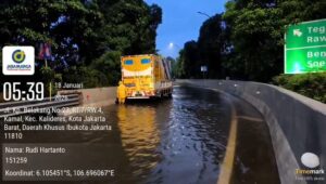 tol-sedyatmo-tergenang-banjir-jasa-marga-optimalkan-pompa-air-di-lokasi-akn.jpg
