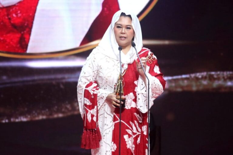 raih-penghargaan-womans-inspiration-awards-yenny-wahid-dedikasikan-untuk-seluruh-perempuan-indonesia.jpeg
