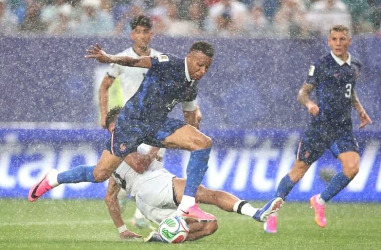 mbappe-cetak-gol-di-laga-ke100-prancis-ungguli-irak-pada-babak-pertama-ycg.jpg